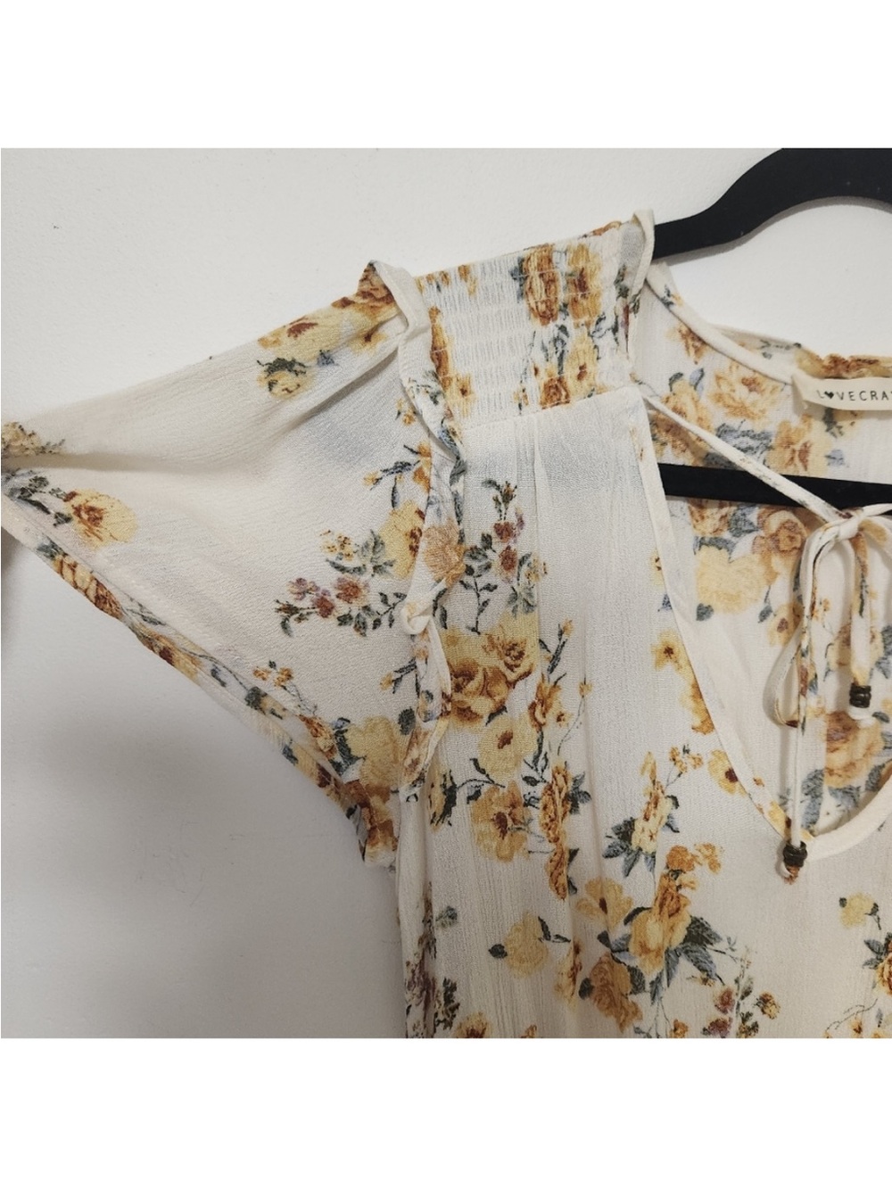 Love Crazy Women's M Cream Floral Smocked-Waist Mini Dress V-Neck/Ties Front - Picture 12 of 12
